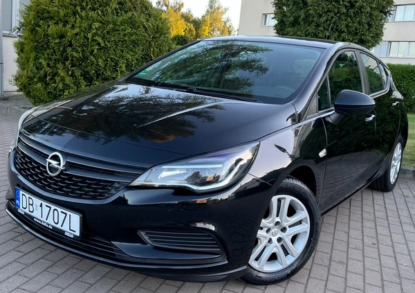 Opel Astra cena 43999 przebieg: 66200, rok produkcji 2017 z Wałbrzych małe 529